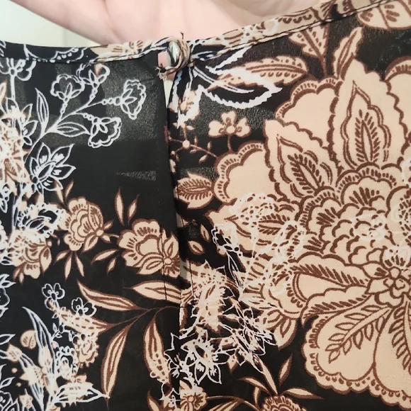 Chic Floral Women's Blouse in Black and Cream With Bell Sleeves Size Large - Picture 6 of 6